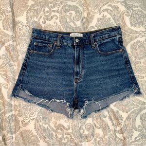 Abercrombie & Fitch The Mom Short High Rise Sz 29 or 8